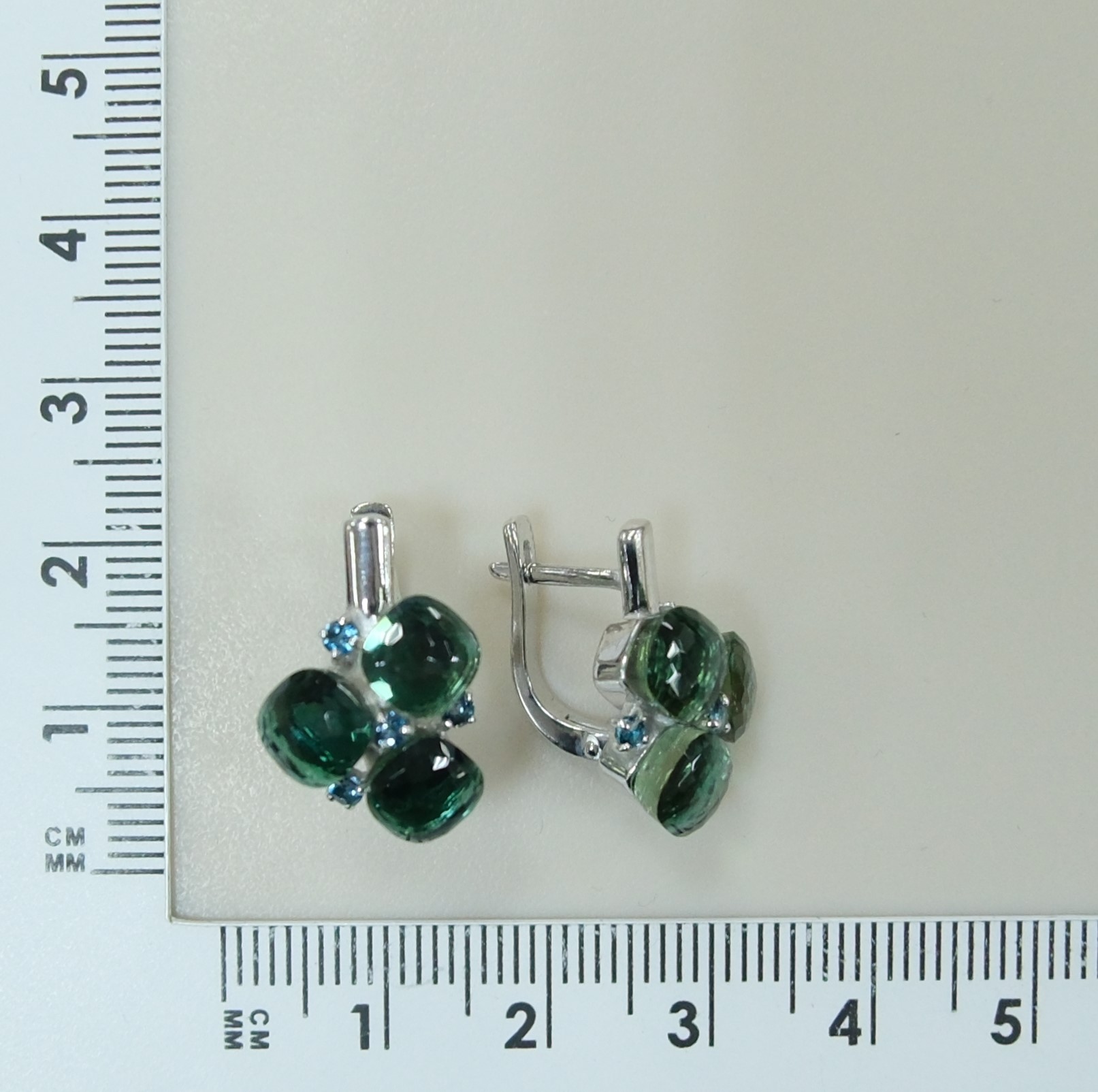 Серебряные серьги с празиолитами